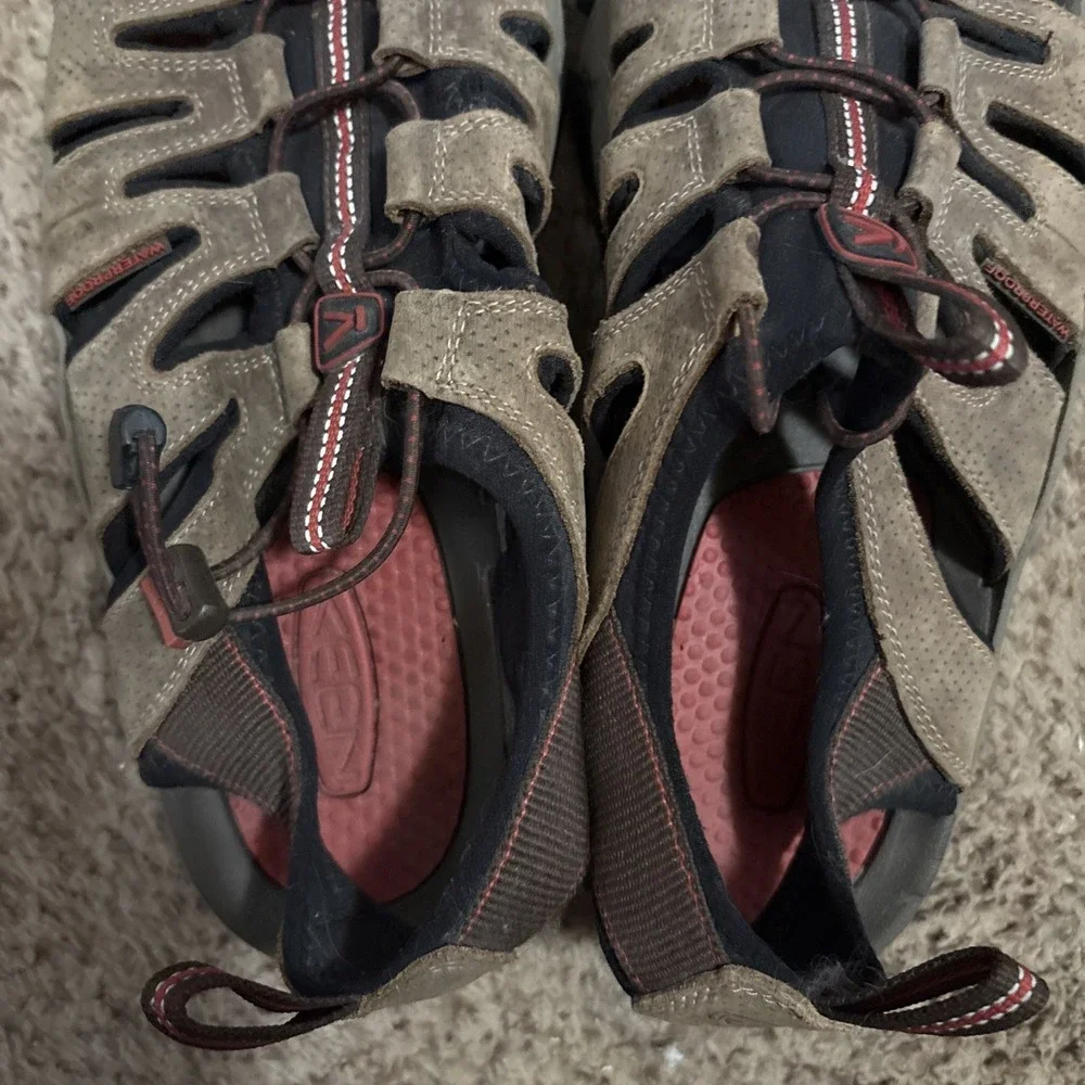 KEEN Hiking Sandals Shoes Slip On Mens 12 EU 46 Leather Brown Beach